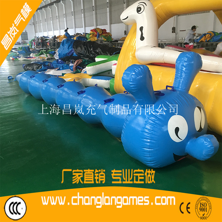 廠(chǎng)家熱銷(xiāo)夏季水上兒童趣味漂浮玩具毛毛蟲(chóng)坐騎船支持定做可出口
