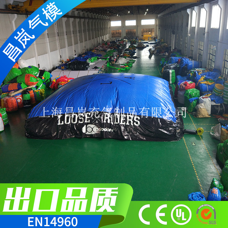 廠家直銷(xiāo)定做 滑雪氣墊充氣大包包 越野自行車(chē)空翻表演充氣氣墊 hot sale inflatable big air bag for BMX and skiing extrem sport game